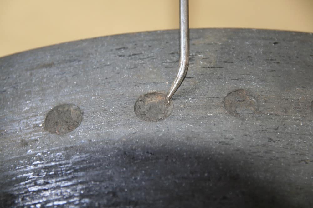 Here you can see the compressed brake dust just below the level of the brake lining.